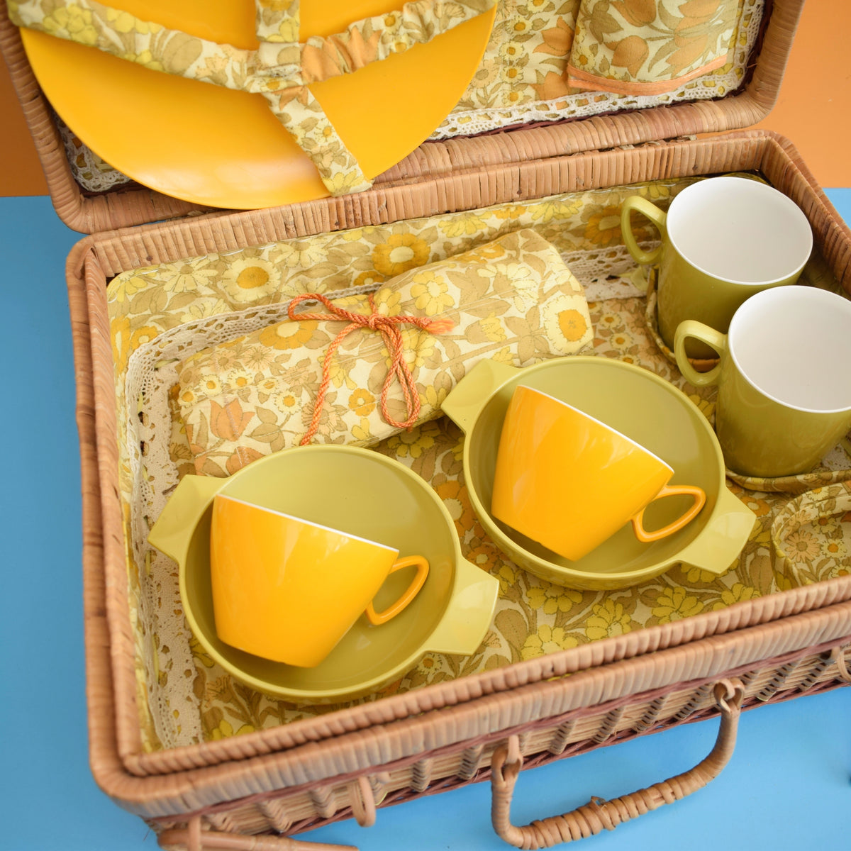Vintage 1960s Picnic Basket Set - Pat Albeck Daisy Chain Fabric Lining by Vintage