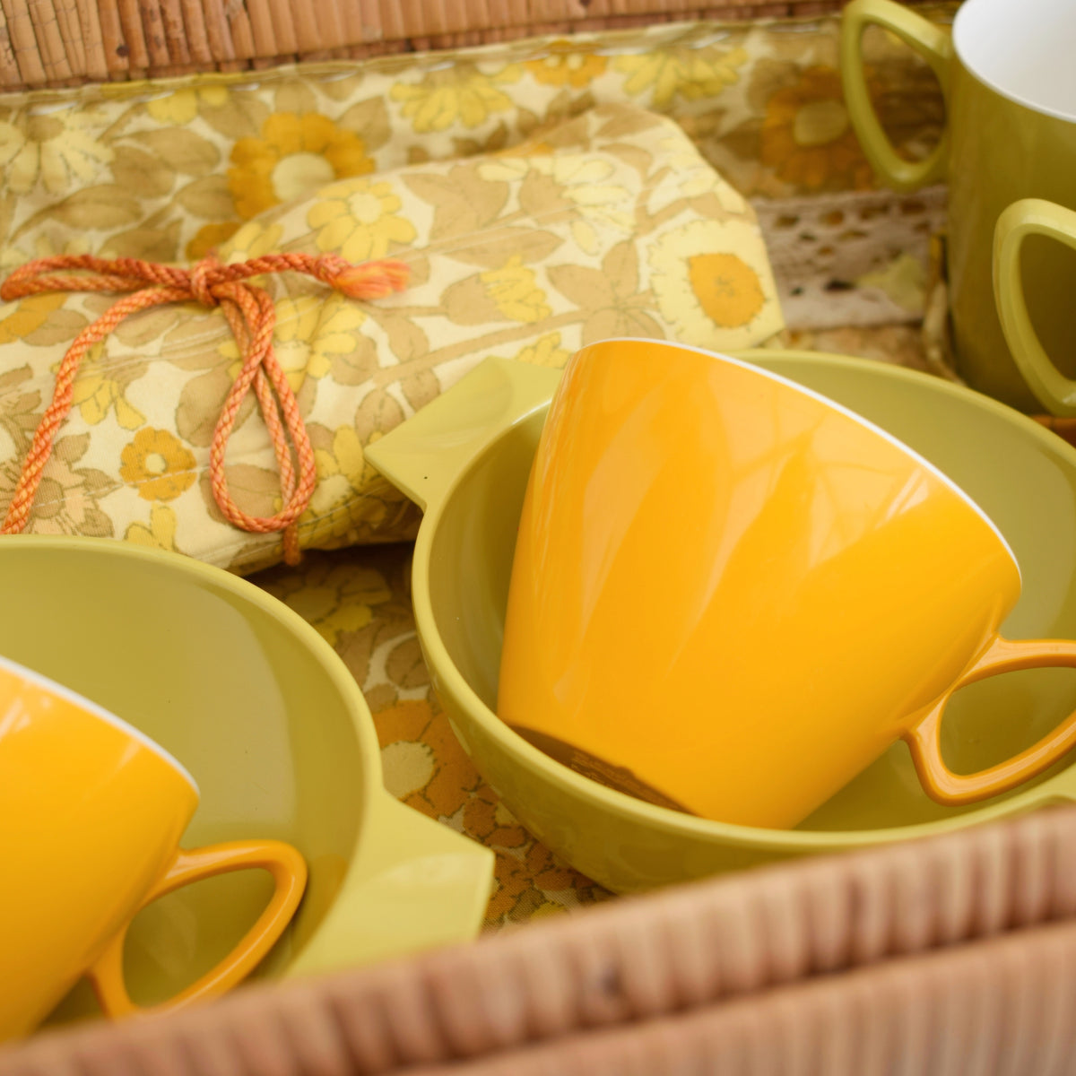 Vintage 1960s Picnic Basket Set - Pat Albeck Daisy Chain Fabric Lining by Vintage