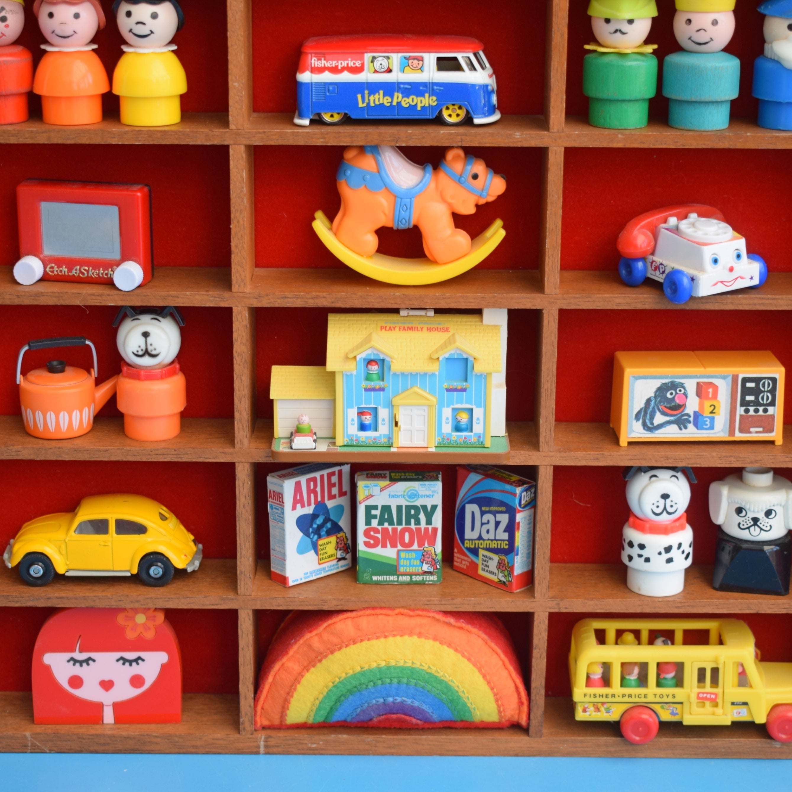 Vintage 1990s Wooden Display Unit - Red Background – Pineapple Retro