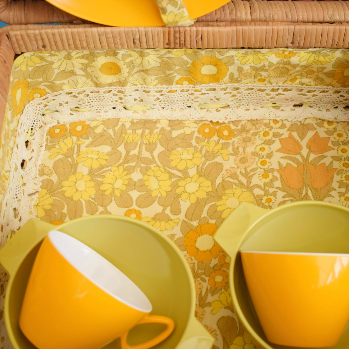 Vintage 1960s Picnic Basket Set - Pat Albeck Daisy Chain Fabric Lining by Vintage