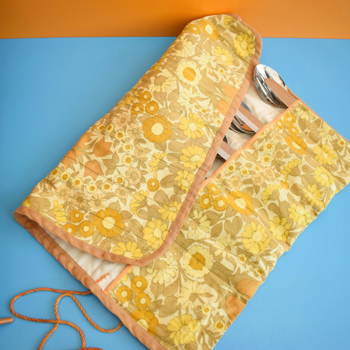 Vintage 1960s Picnic Basket Set - Pat Albeck Daisy Chain Fabric Lining by Vintage