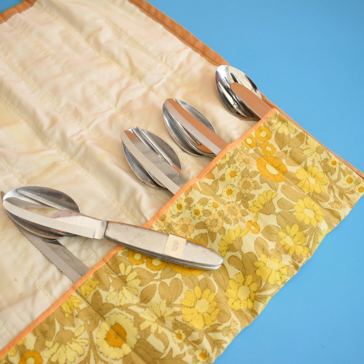 Vintage 1960s Picnic Basket Set - Pat Albeck Daisy Chain Fabric Lining by Vintage