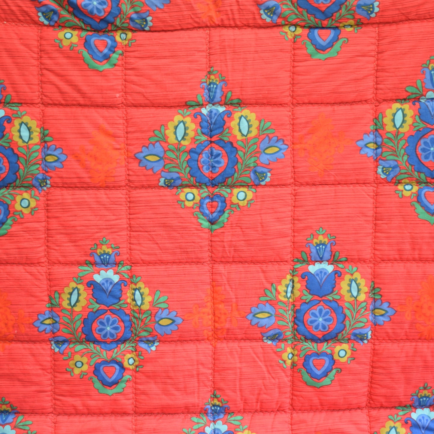Vintage 1970s Eiderdown / Throw - Red Patterned