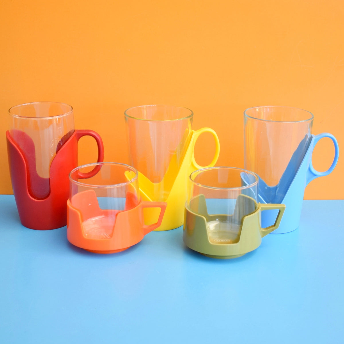 Vintage 1960s Drink-Up Glass Cups / Mugs by Vintage
