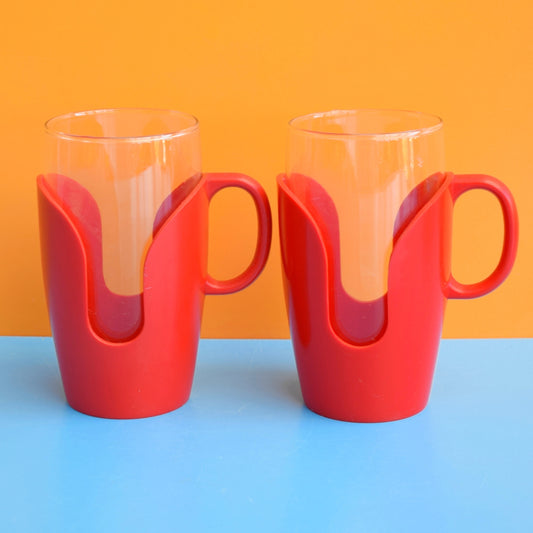 Vintage 1960s Drink-Up Glass Cups / Mugs by Vintage