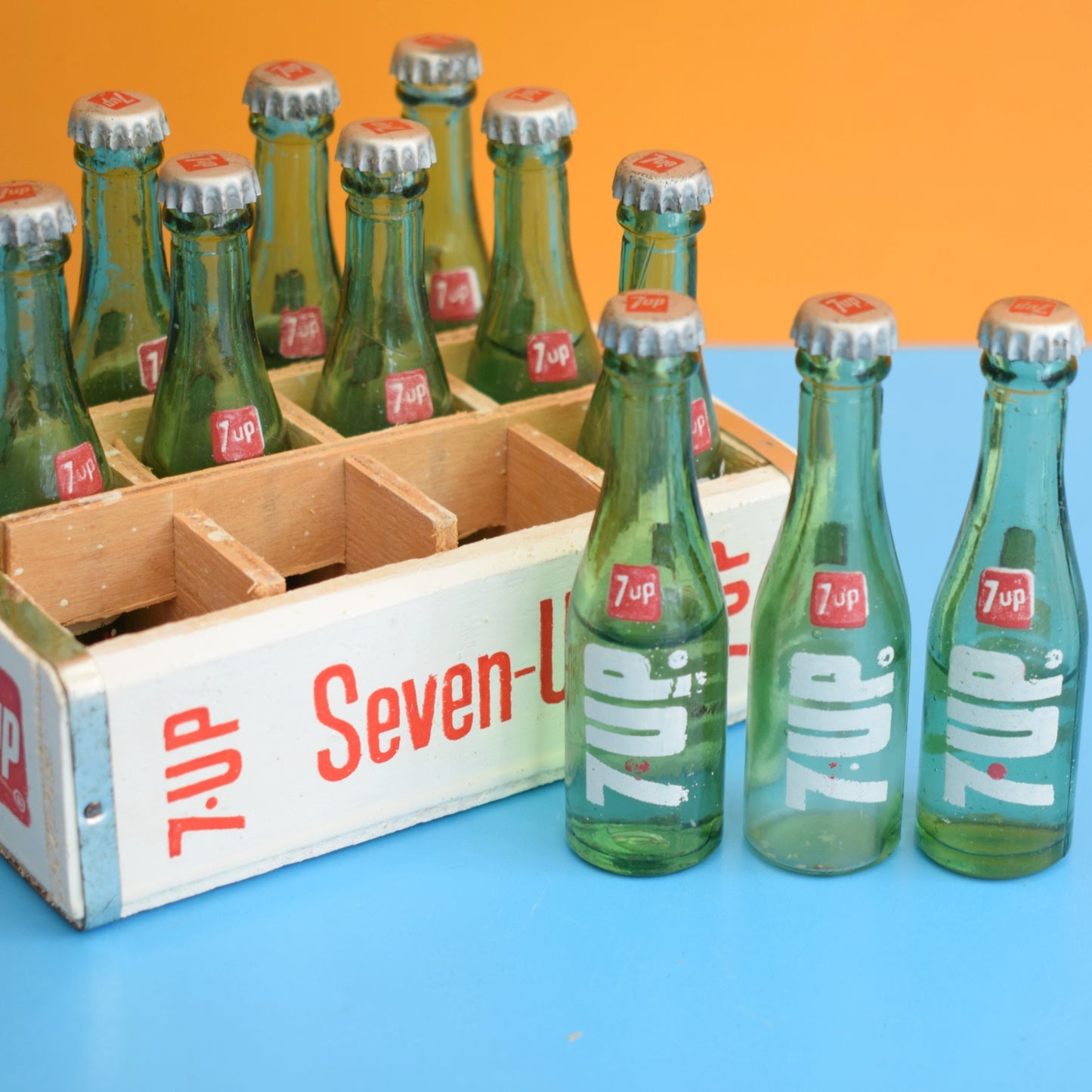 Vintage 1970s Mini 8 Glass Bottles In Crate - Seven Up / 7up - Rare