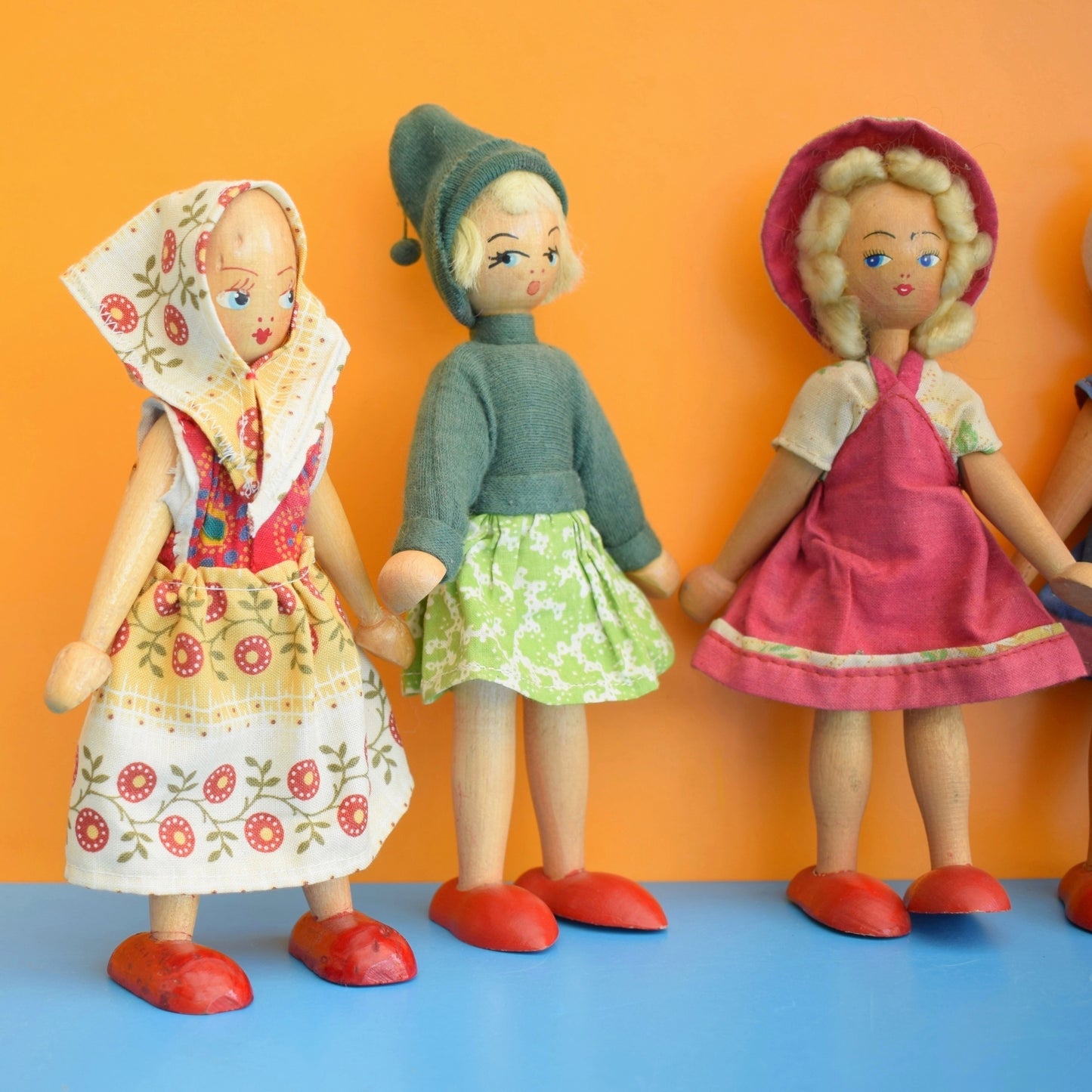 Vintage 1950s Wooden Polish Peg Dolls - Ladies
