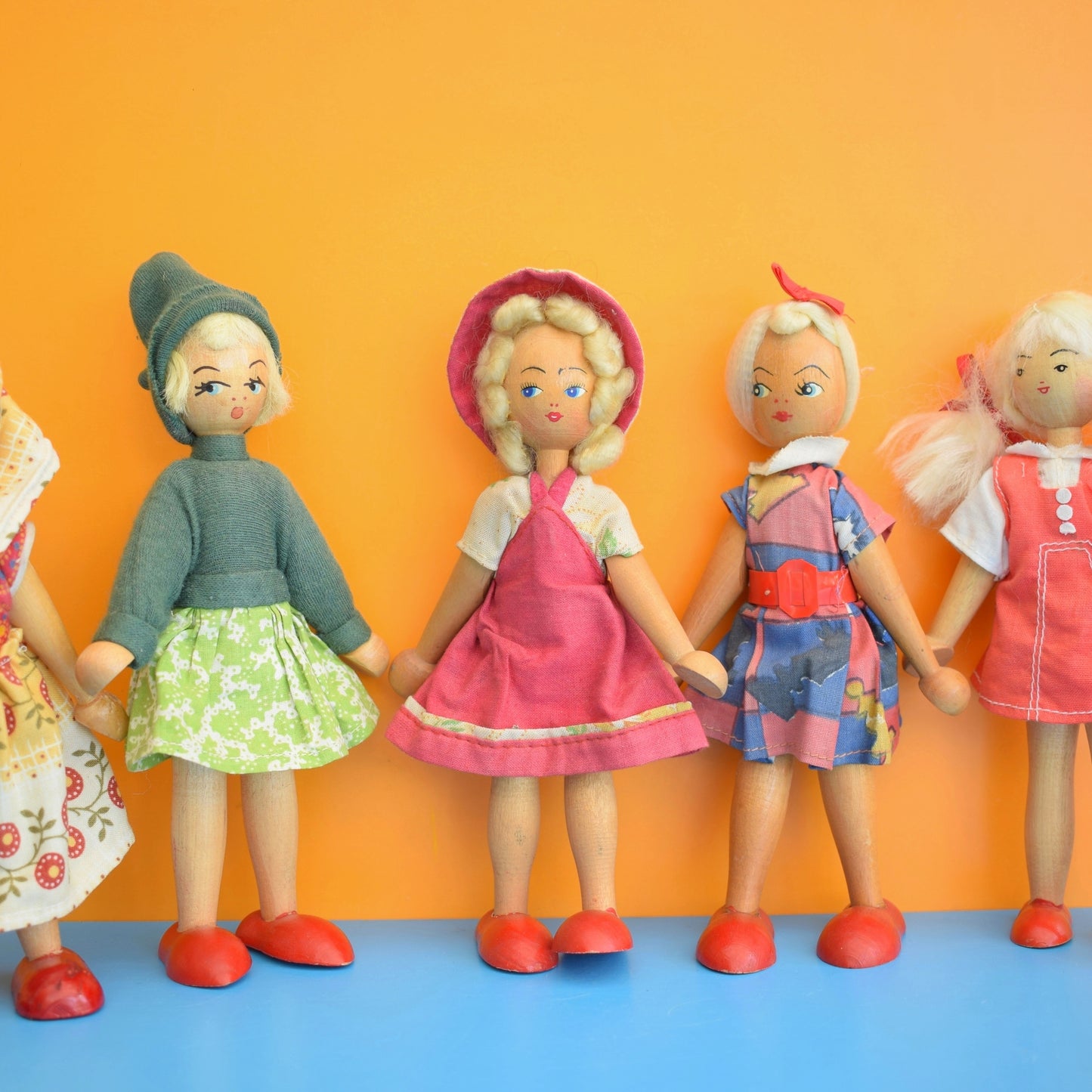 Vintage 1950s Wooden Polish Peg Dolls - Ladies