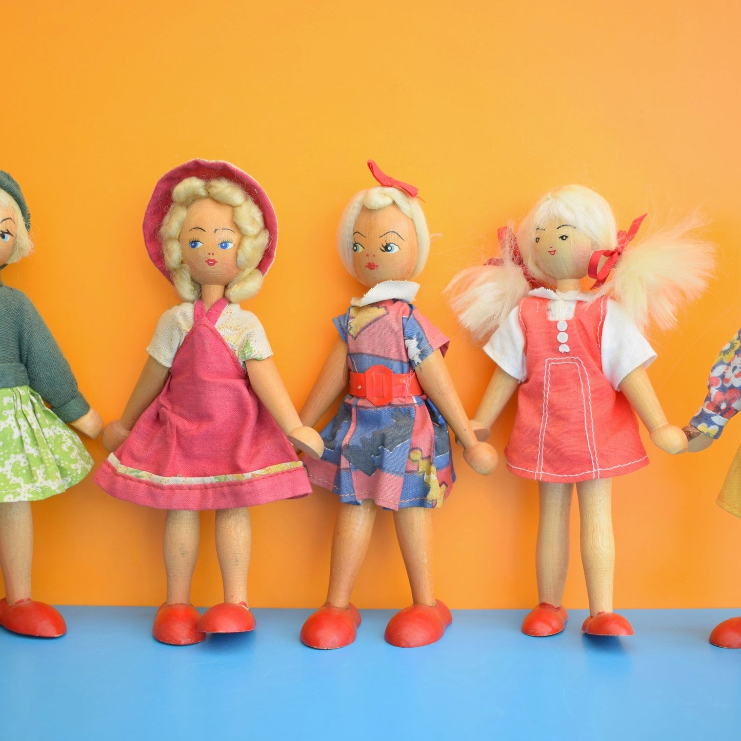 Vintage 1950s Wooden Polish Peg Dolls - Ladies