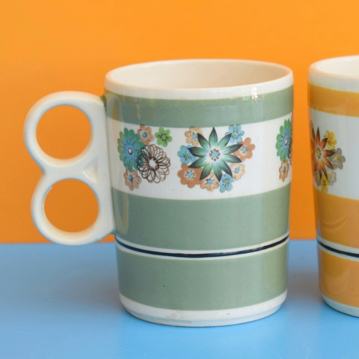 Vintage 1970s Double Finger Mugs - Sadler Flowers - Orange/ Green