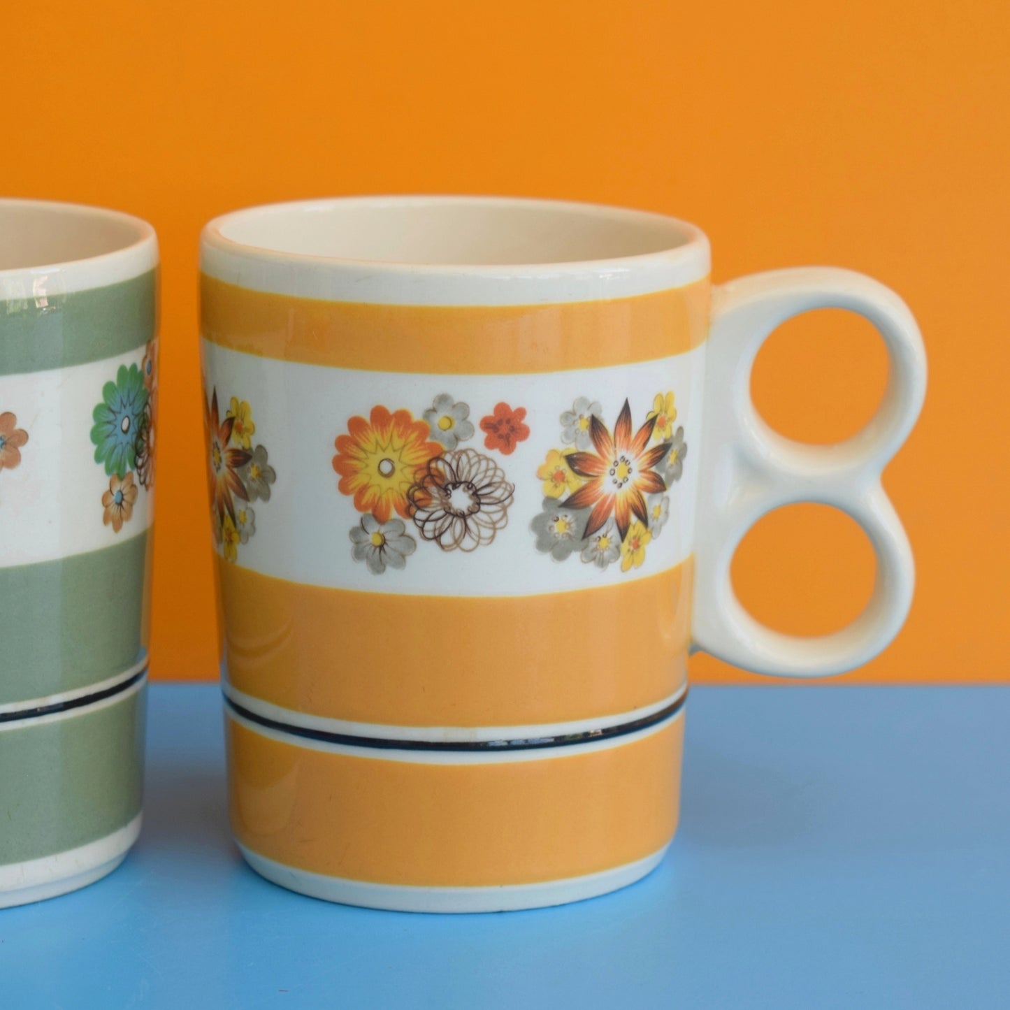 Vintage 1970s Double Finger Mugs - Sadler Flowers - Orange/ Green