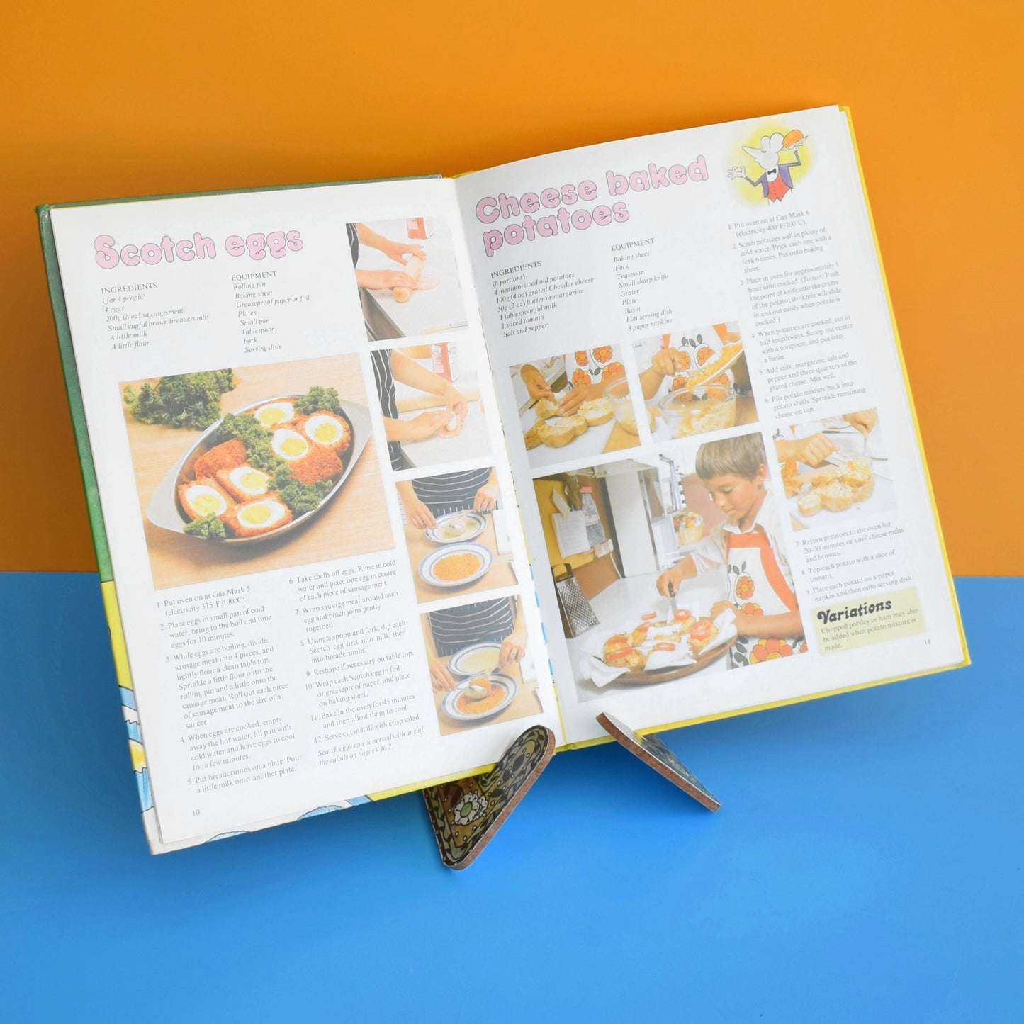 Vintage 1970s Flower Power Book / Ipad holder - Taunton Vale - Brown