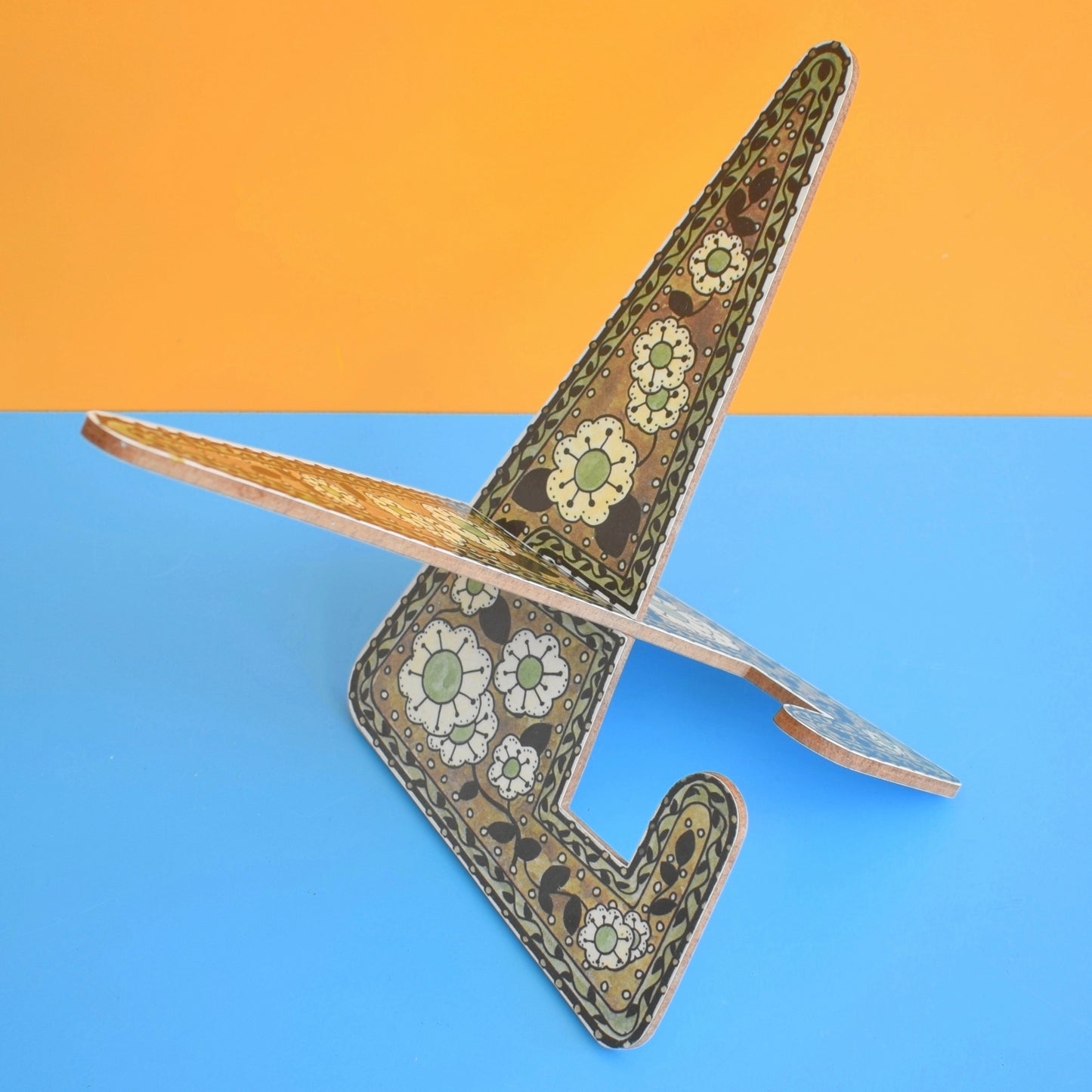 Vintage 1970s Flower Power Book / Ipad holder - Taunton Vale - Brown