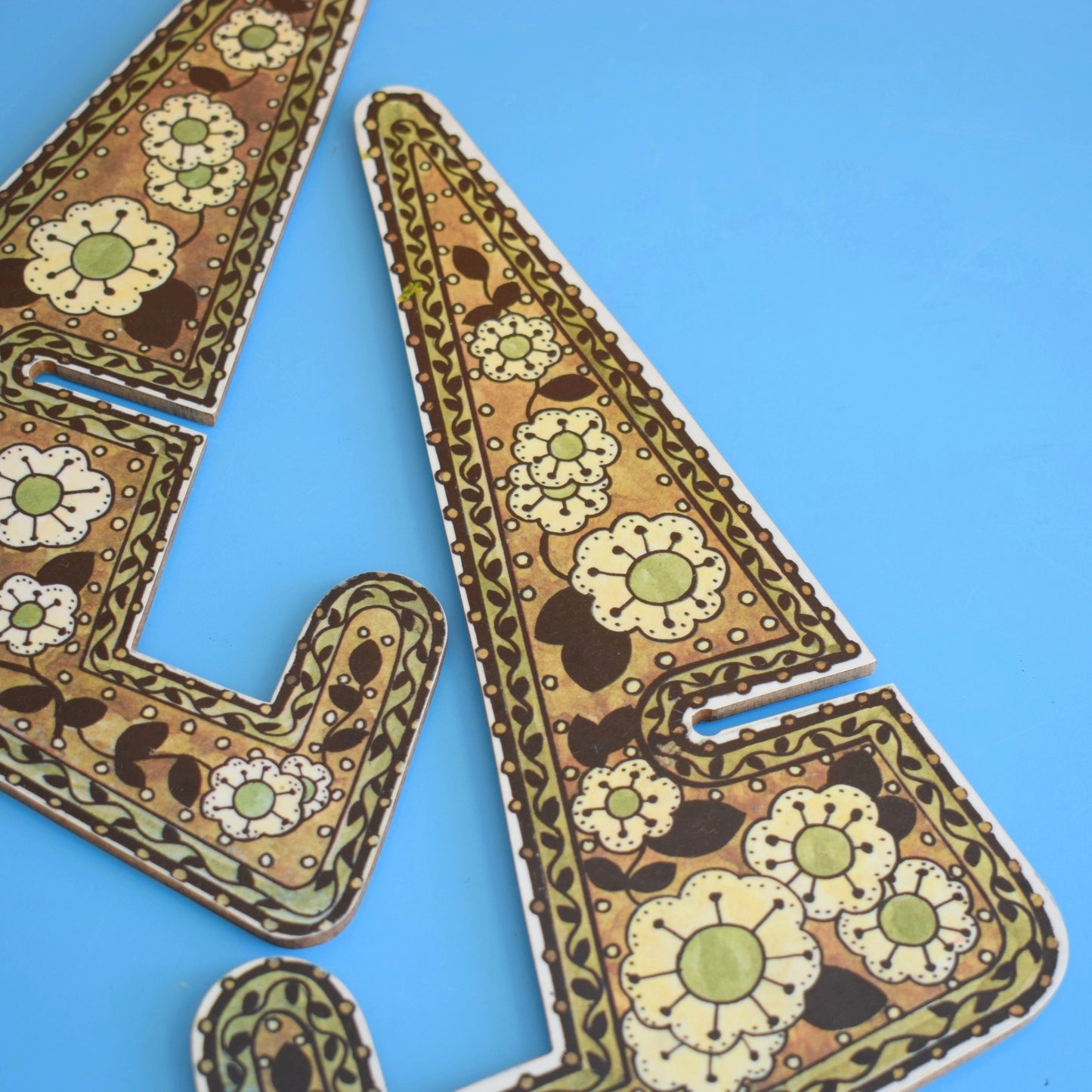 Vintage 1970s Flower Power Book / Ipad holder - Taunton Vale - Brown