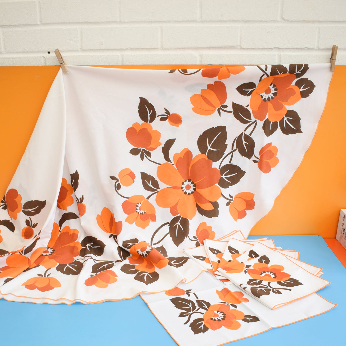 Vintage 1970s Round Tablecloth & Napkin Set - Flower- Orange - M&S by Pineapple Retro