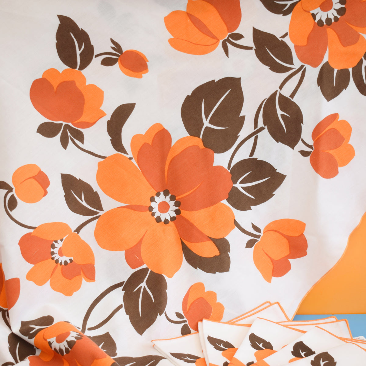 Vintage 1970s Round Tablecloth & Napkin Set - Flower- Orange - M&S by Pineapple Retro
