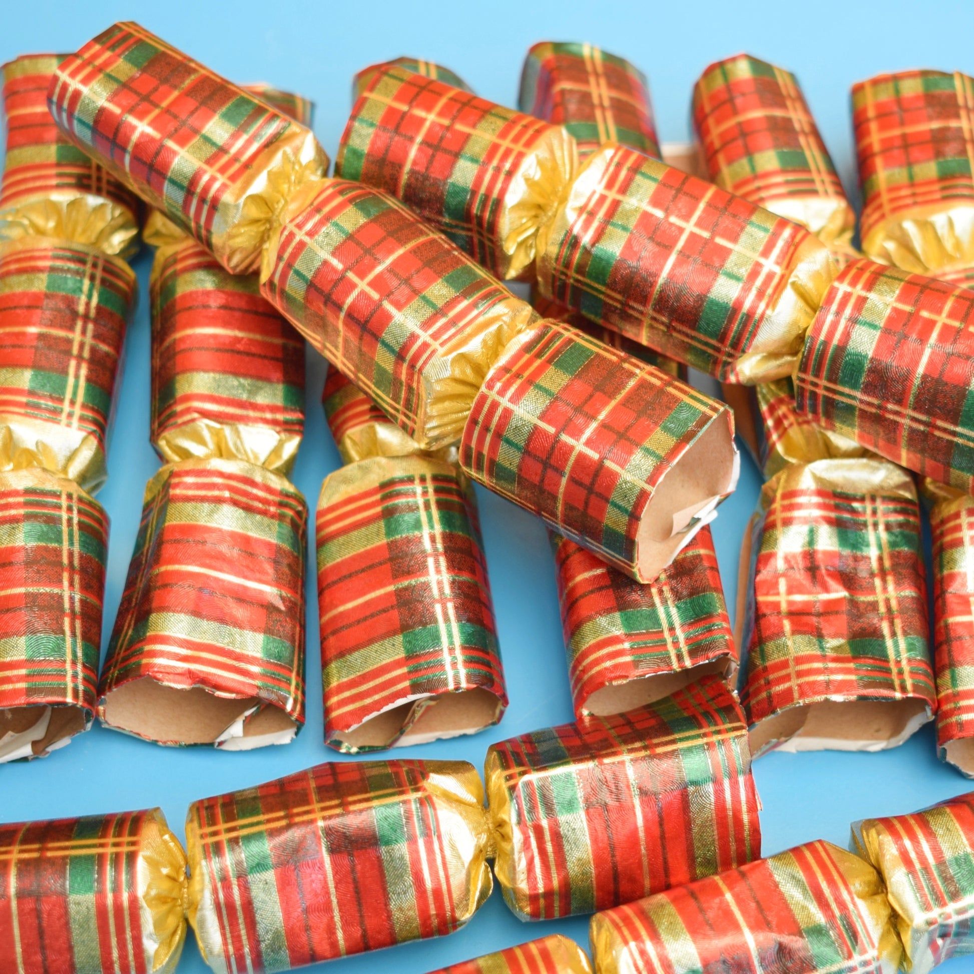 Vintage 1990s Small Christmas Crackers - Red & Green x10 by Pineapple Retro