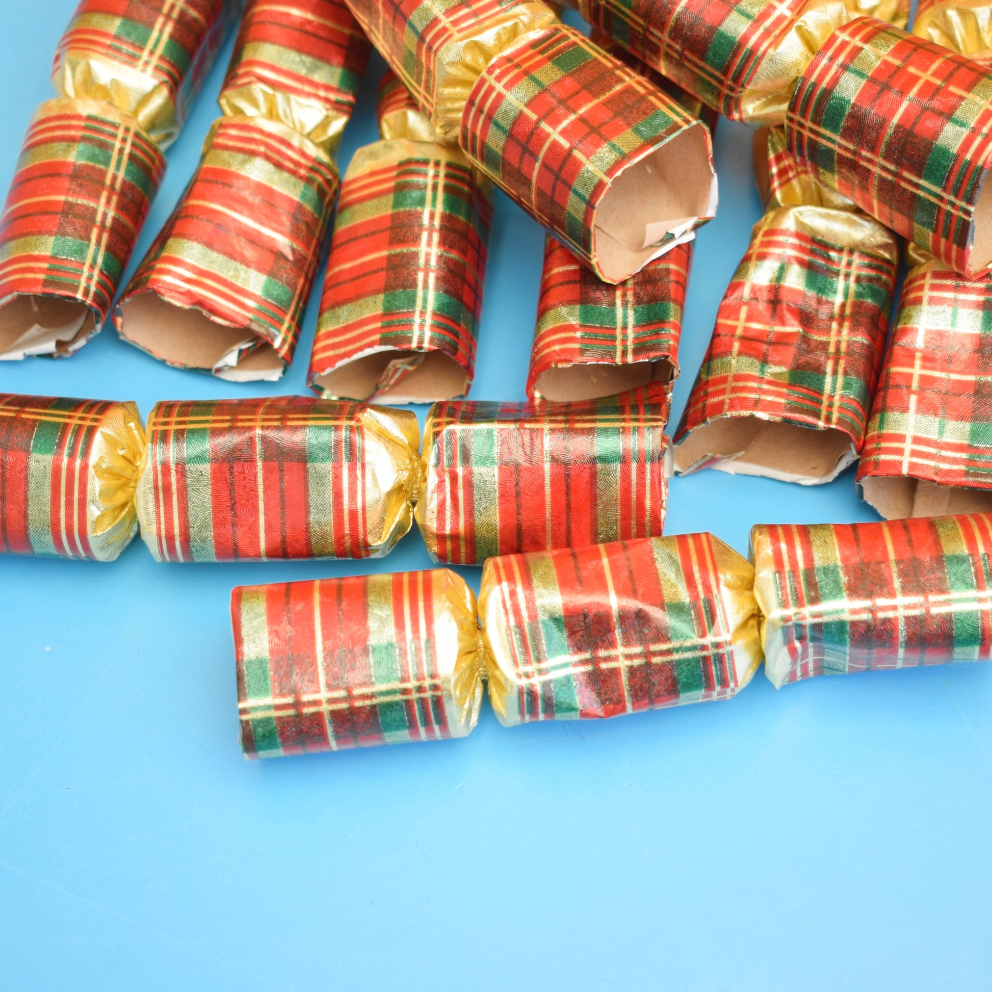 Vintage 1990s Small Christmas Crackers - Red & Green x10 by Pineapple Retro