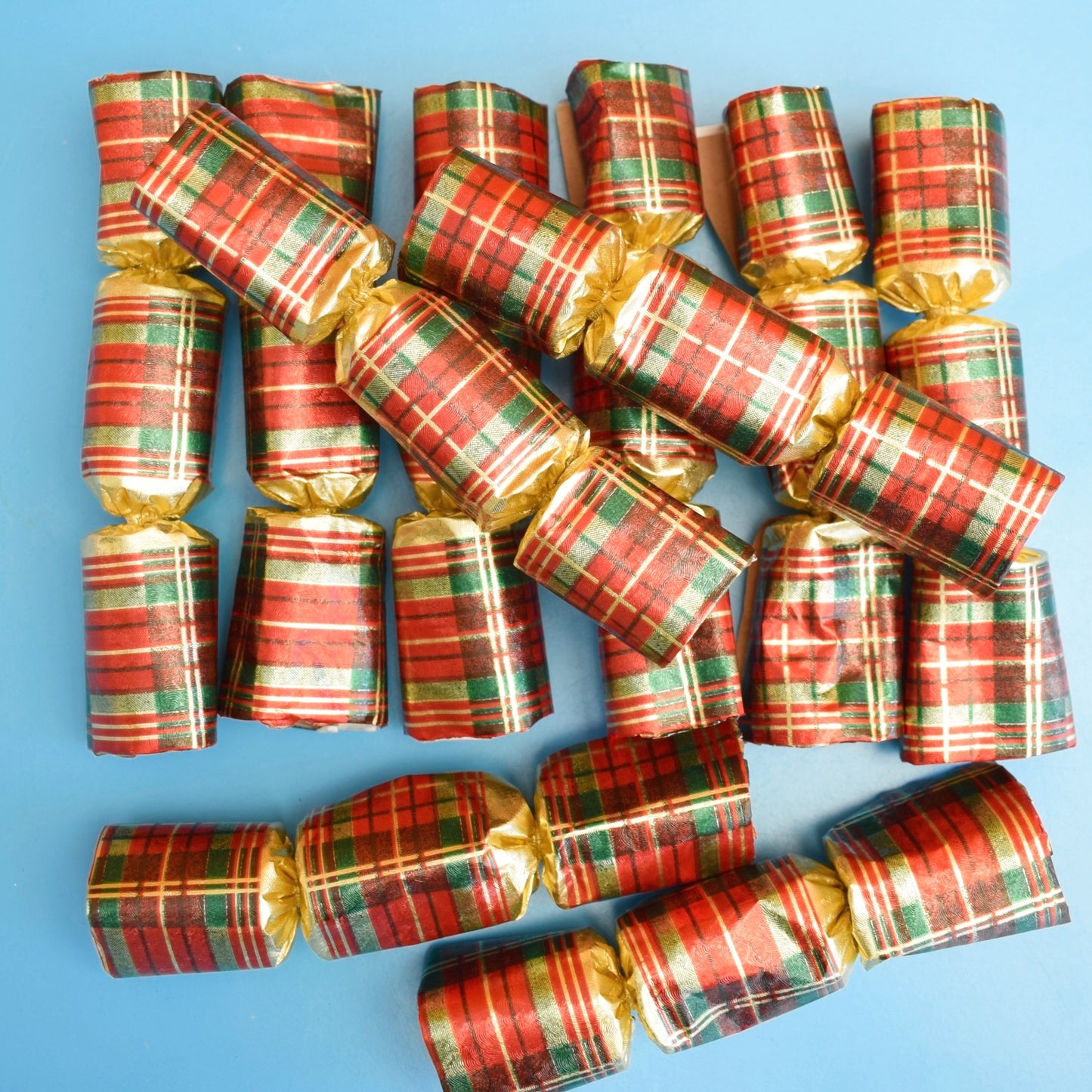 Vintage 1990s Small Christmas Crackers - Red & Green x10 by Pineapple Retro