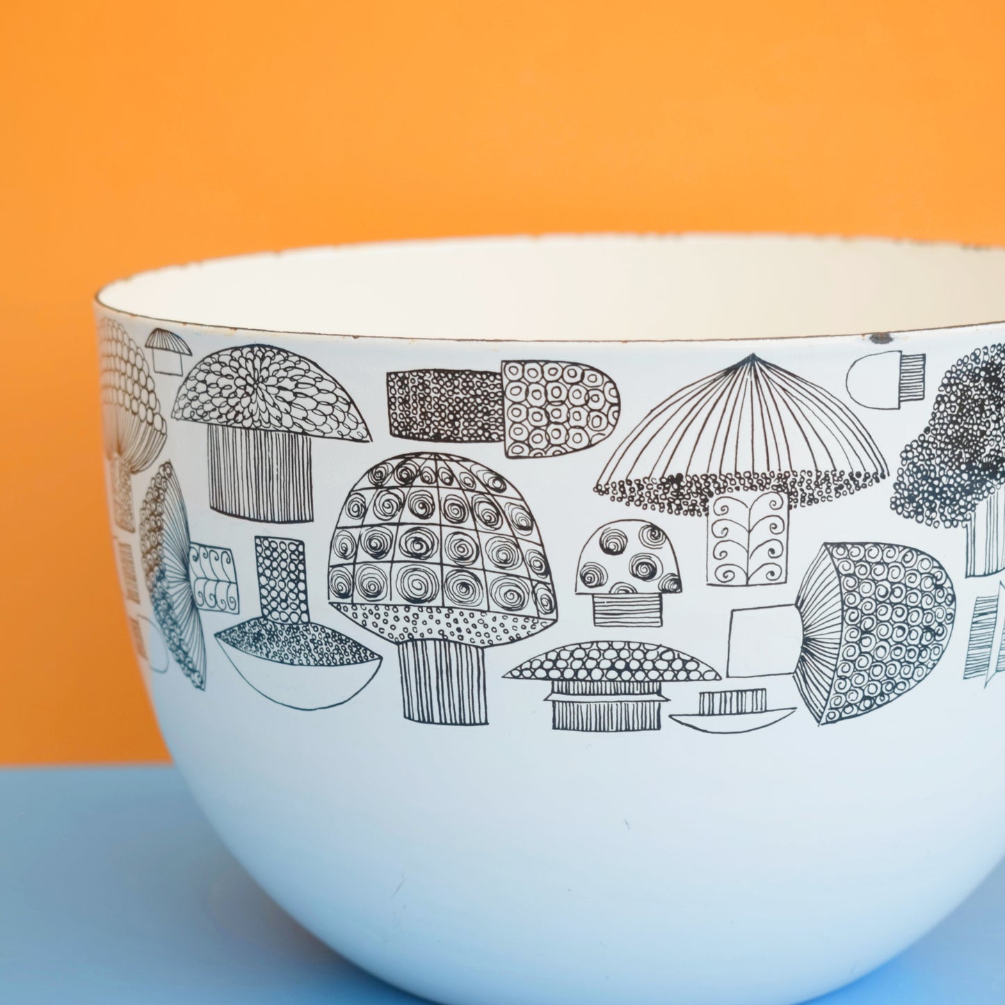 Vintage 1960s Enamel Large Bowl - Finel Arabia - Mushroom