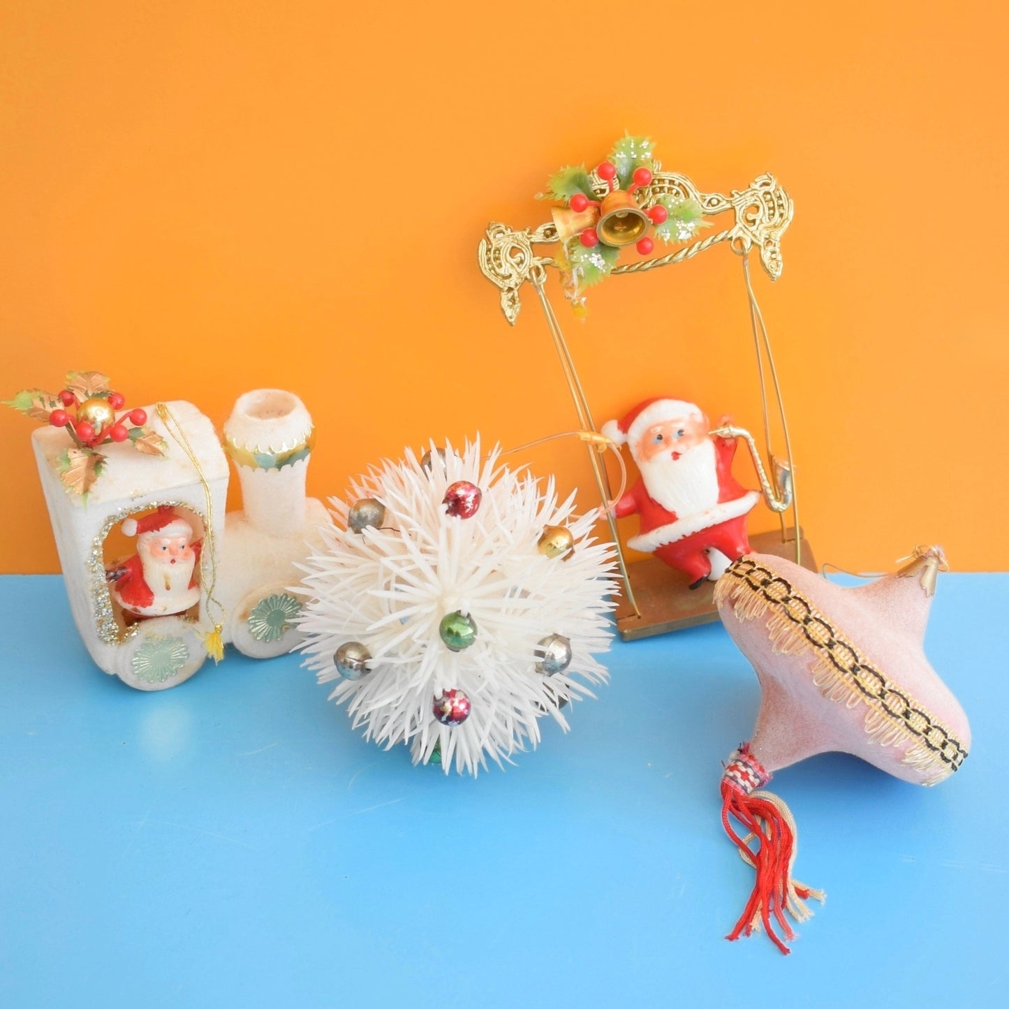 Vintage 1960s Kitsch Christmas Santa/ Persil Ball