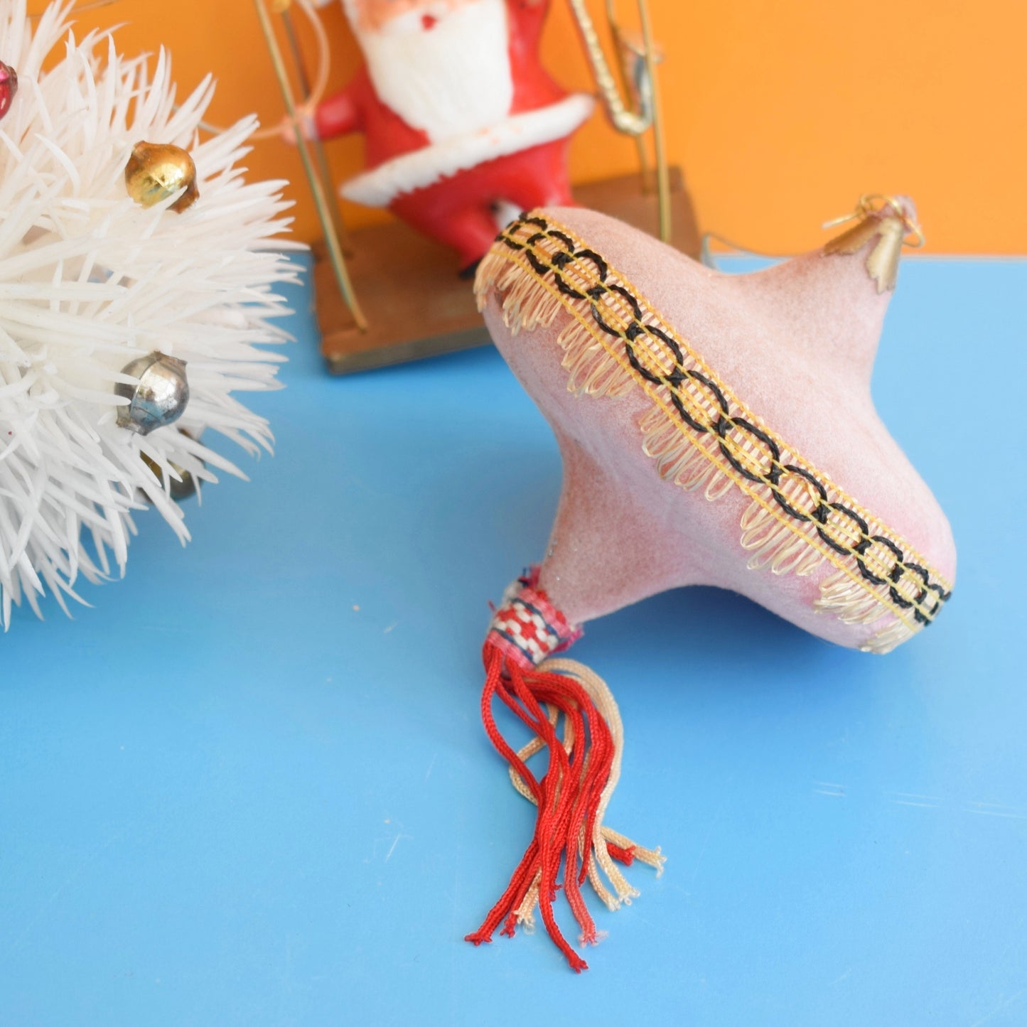 Vintage 1960s Kitsch Christmas Santa/ Persil Ball