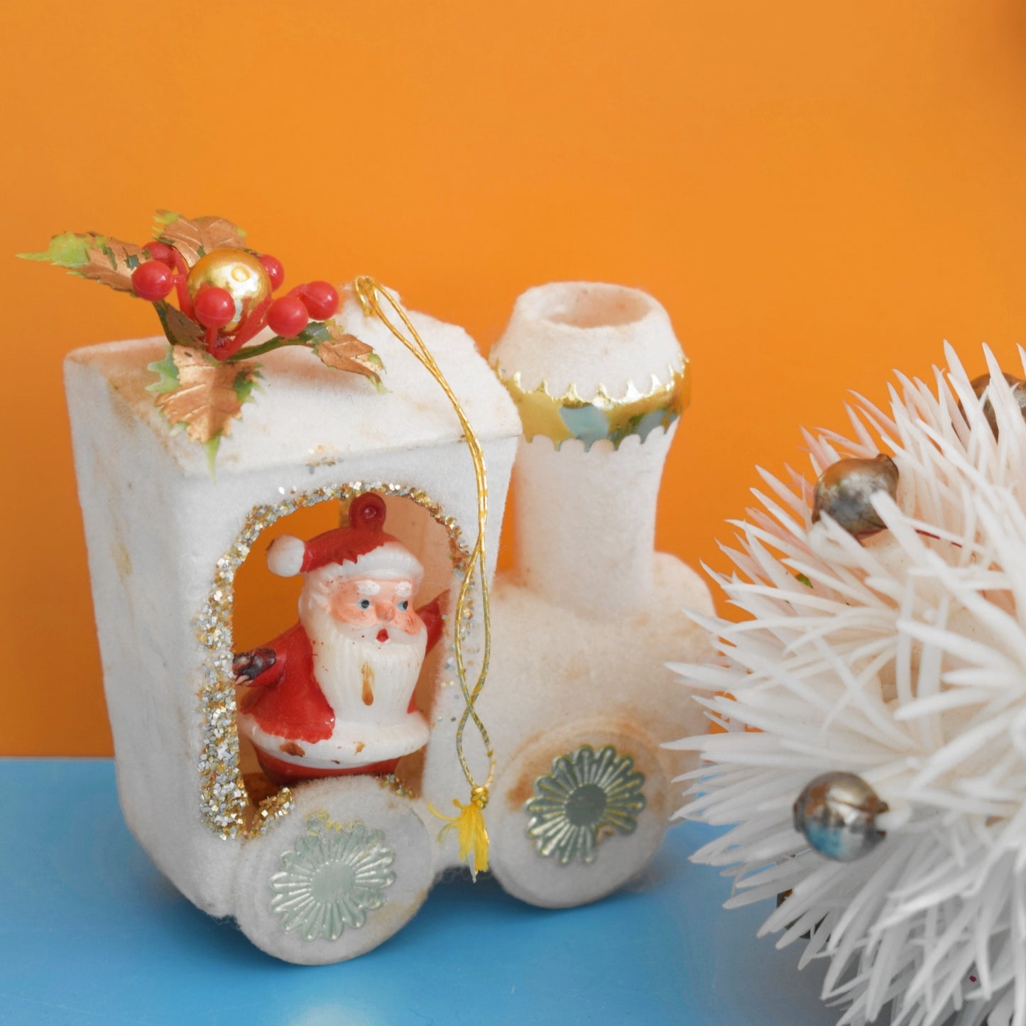 Vintage 1960s Kitsch Christmas Santa/ Persil Ball