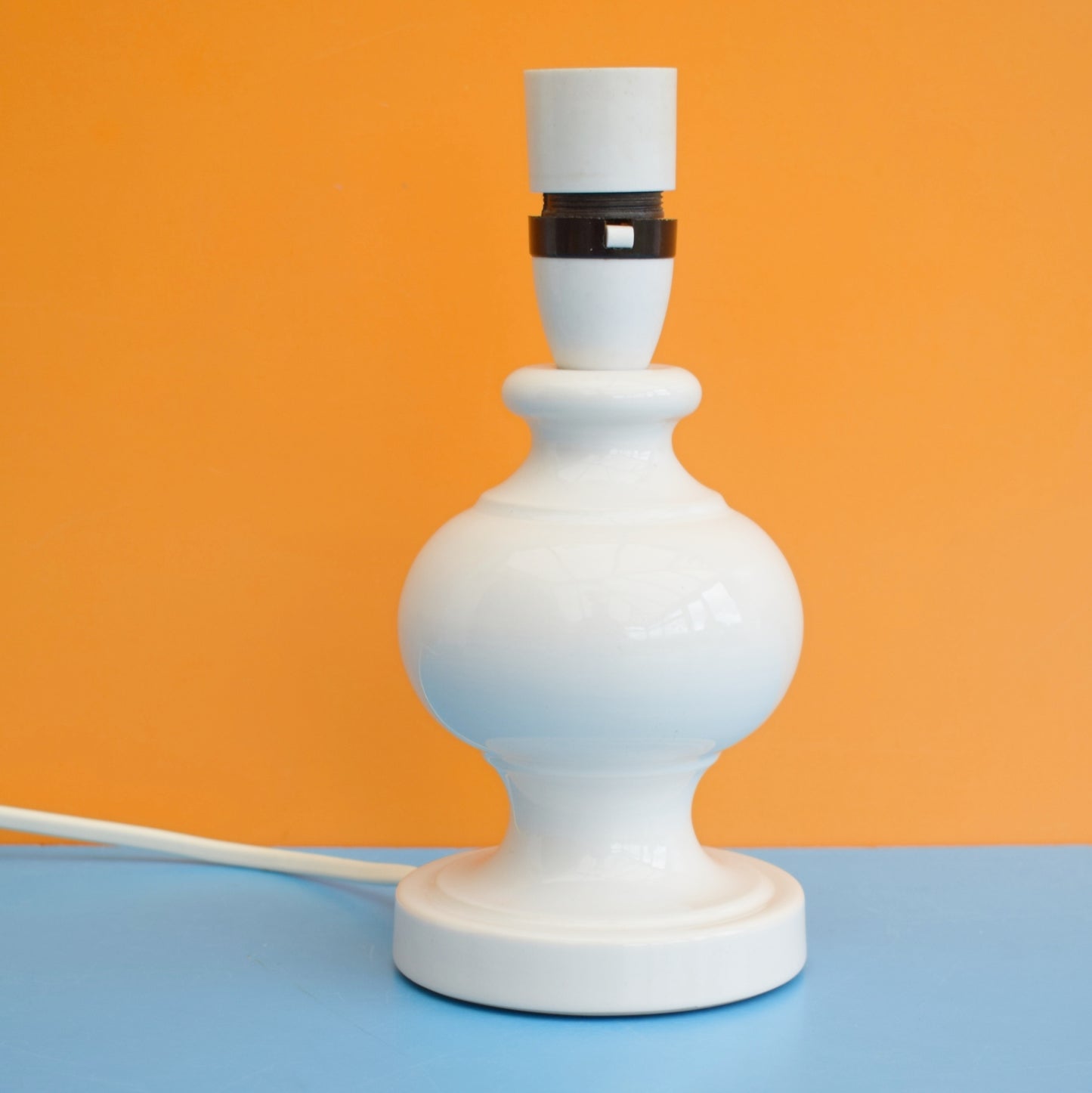 Vintage 1960s Ceramic Lamp - Royal Doulton - White