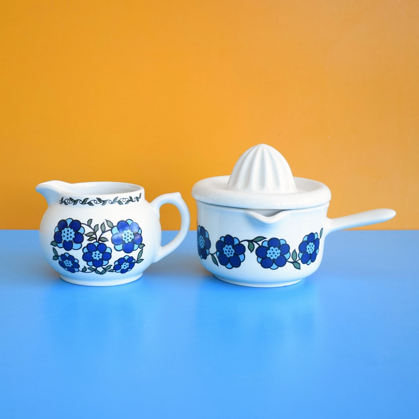 Vintage 1960s Taunton Vale Lemon Juicer/ Jug - Flower Power - Blue