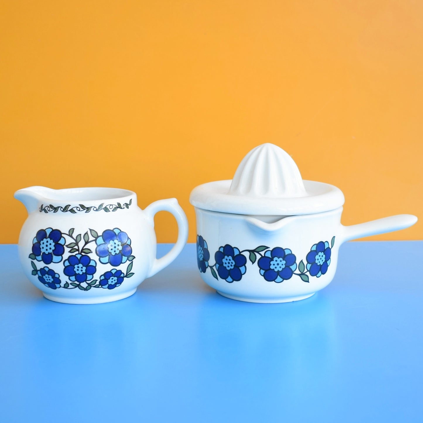 Vintage 1960s Taunton Vale Lemon Juicer/ Jug - Flower Power - Blue