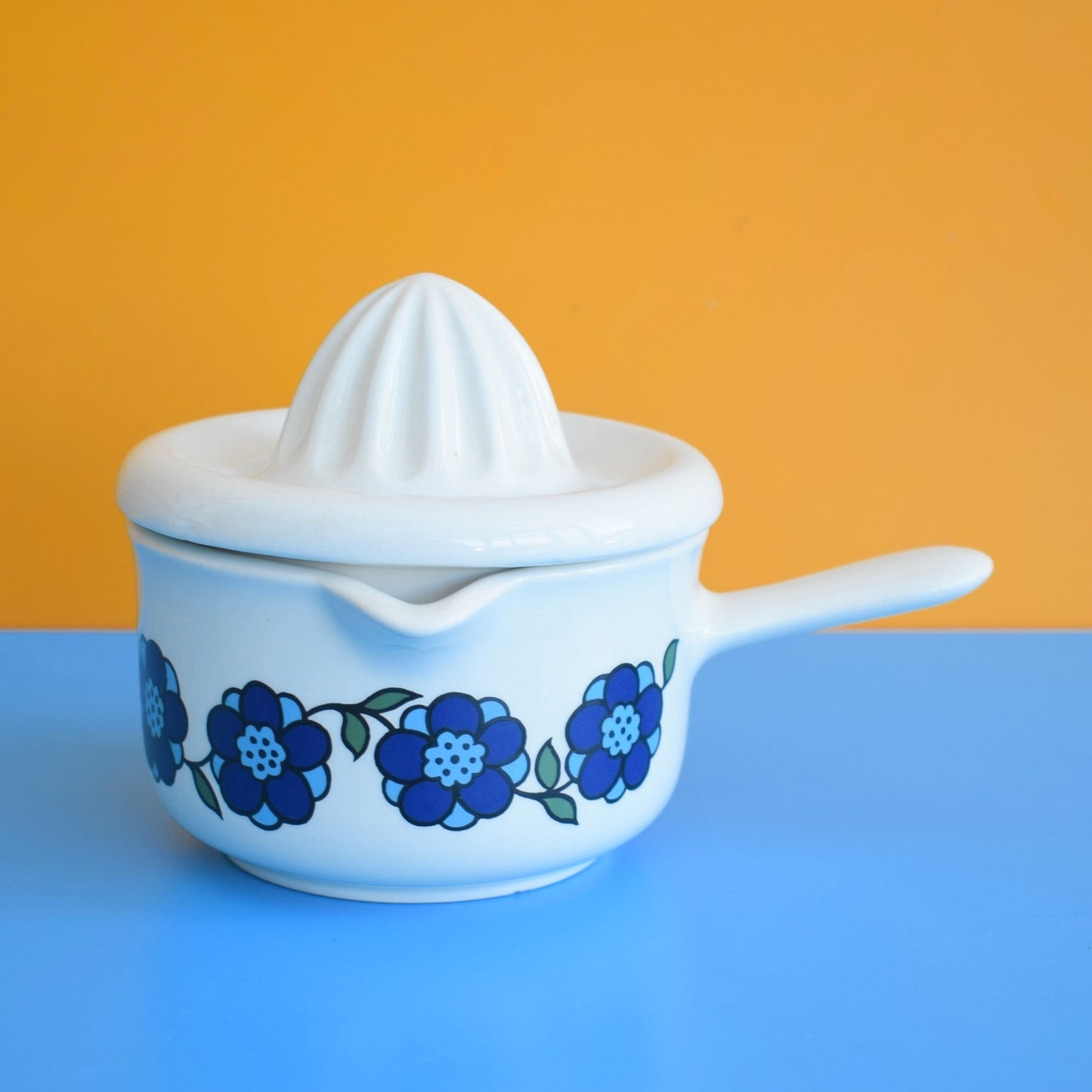 Vintage 1960s Taunton Vale Lemon Juicer/ Jug - Flower Power - Blue