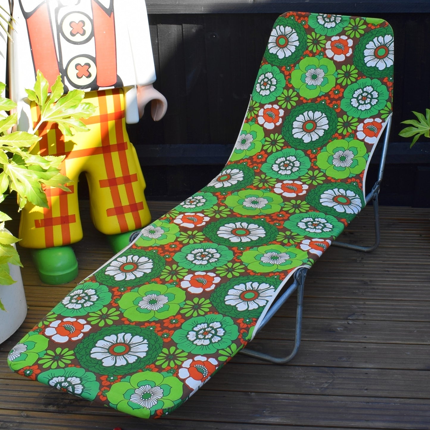 Vintage 1970s Garden Sun Lounger - Green / Orange Flower Power .