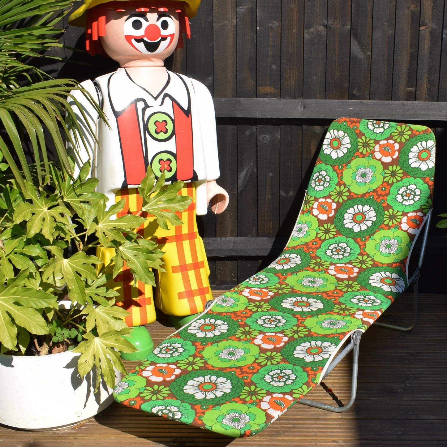 Vintage 1970s Garden Sun Lounger - Green / Orange Flower Power .