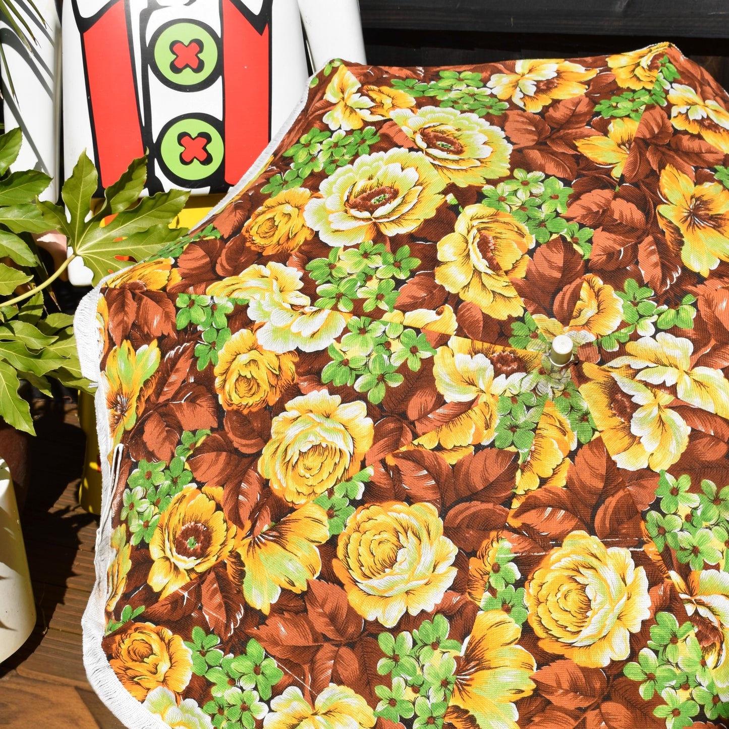 Vintage 1960s Garden Parasol - Flower Power - Yellow & Brown