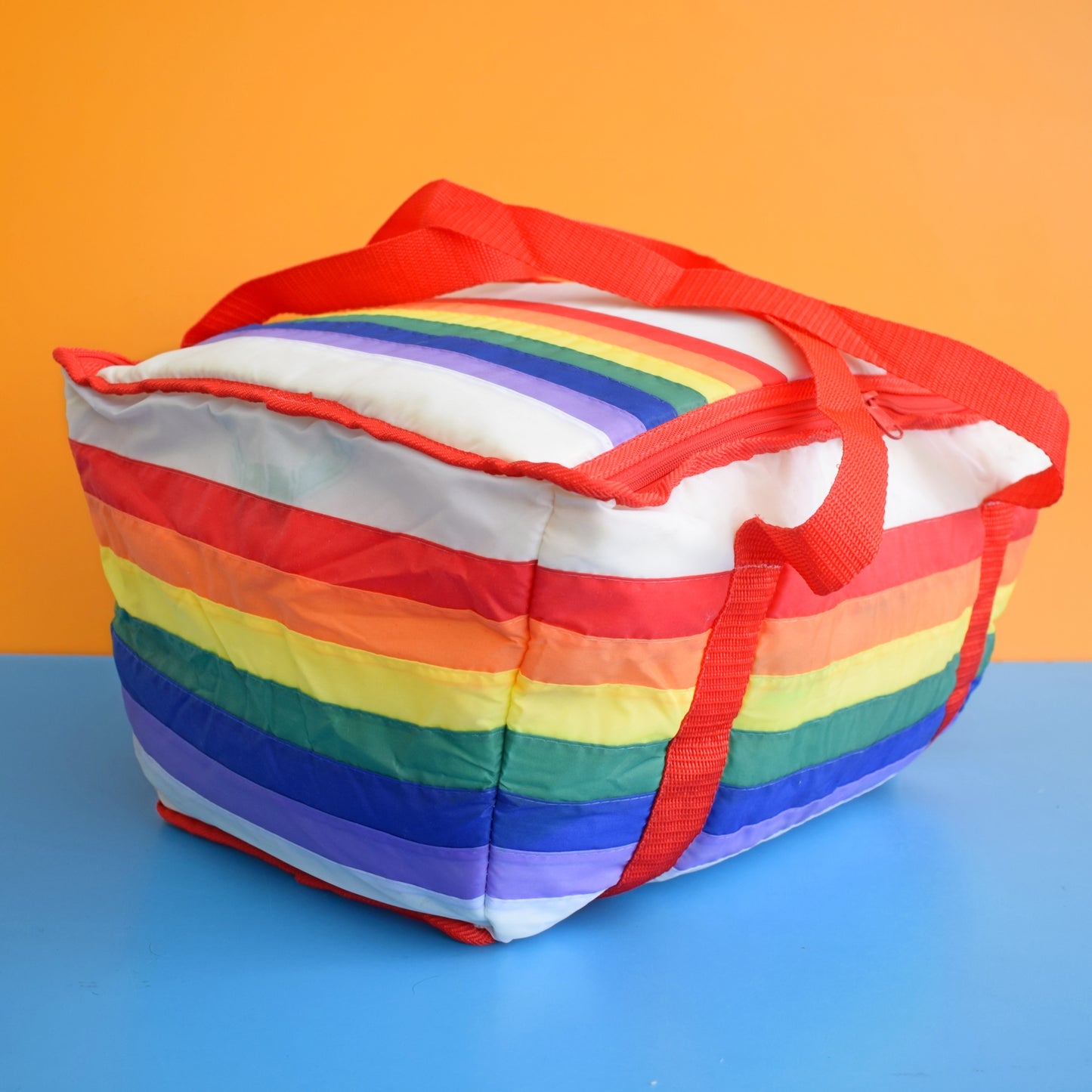 Vintage 1980s Rainbow Cool Picnic Bag .