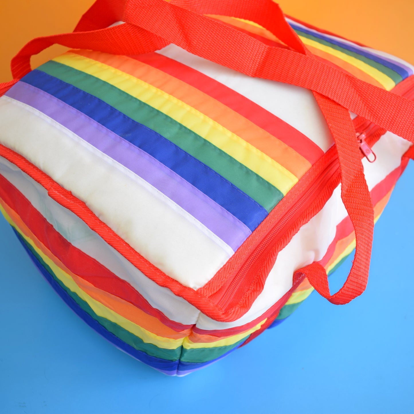Vintage 1980s Rainbow Cool Picnic Bag .
