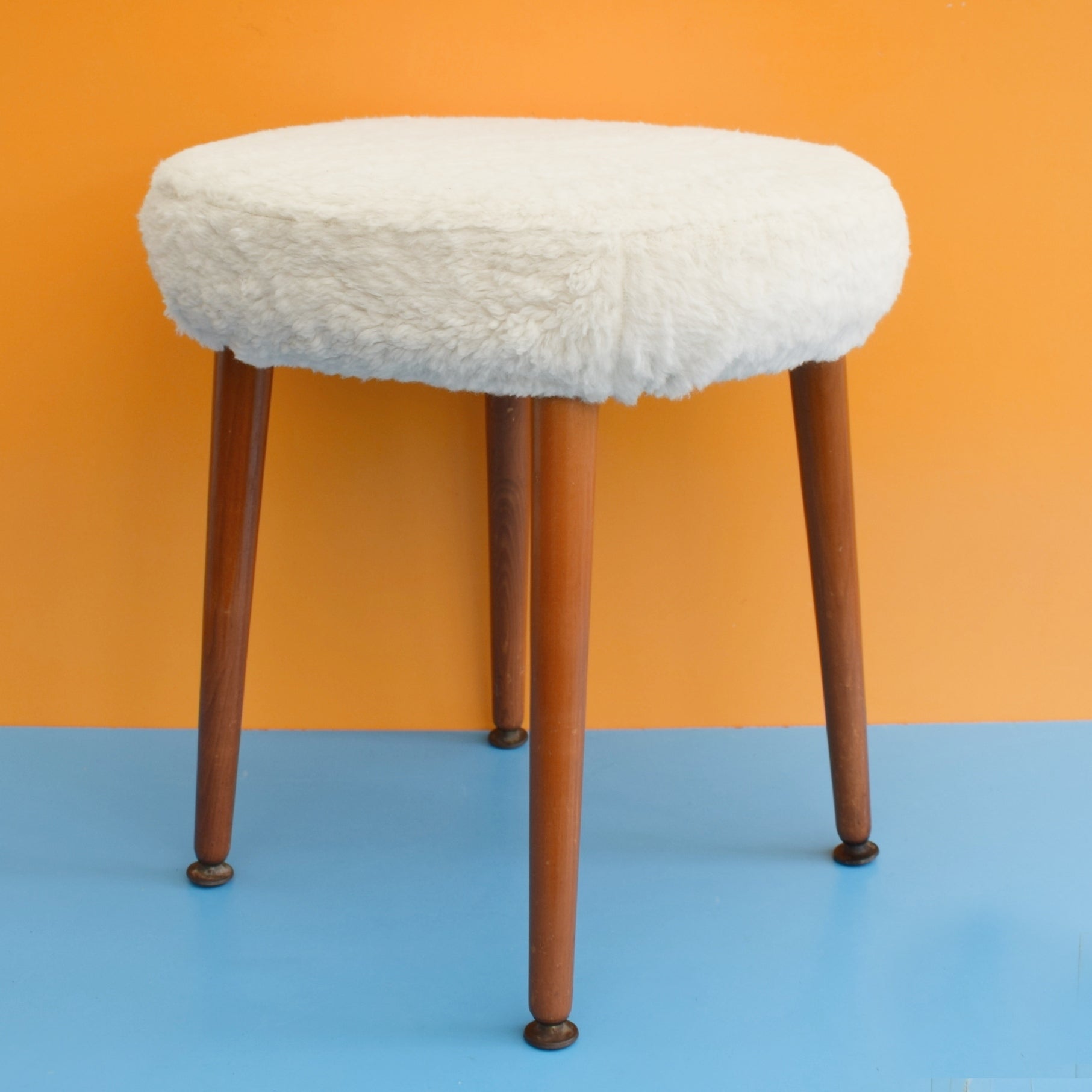 Vintage 1960s Fluffy Stool - White . – Pineapple Retro