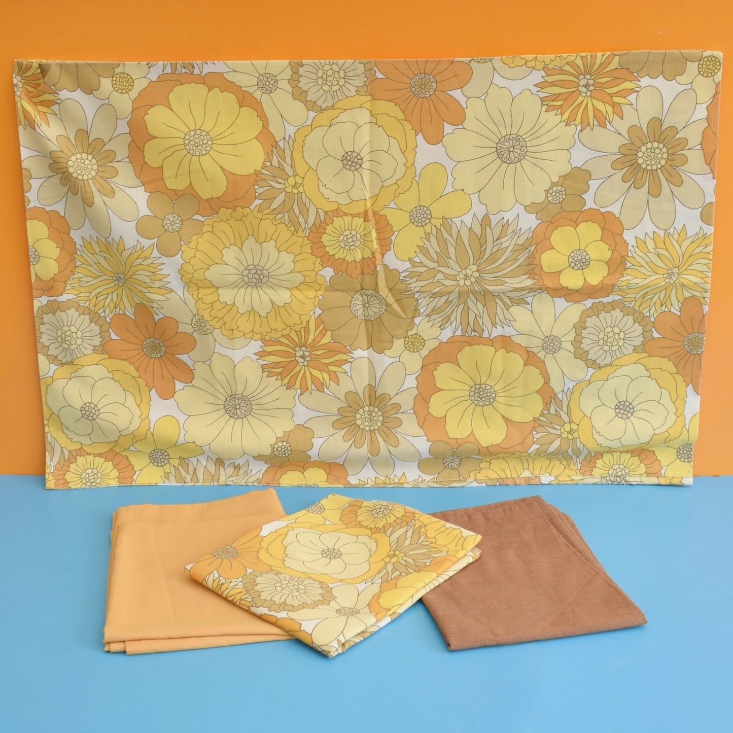 Vintage 1970s Bed Cover/Duvet - M&S - Flower Power - Yellow