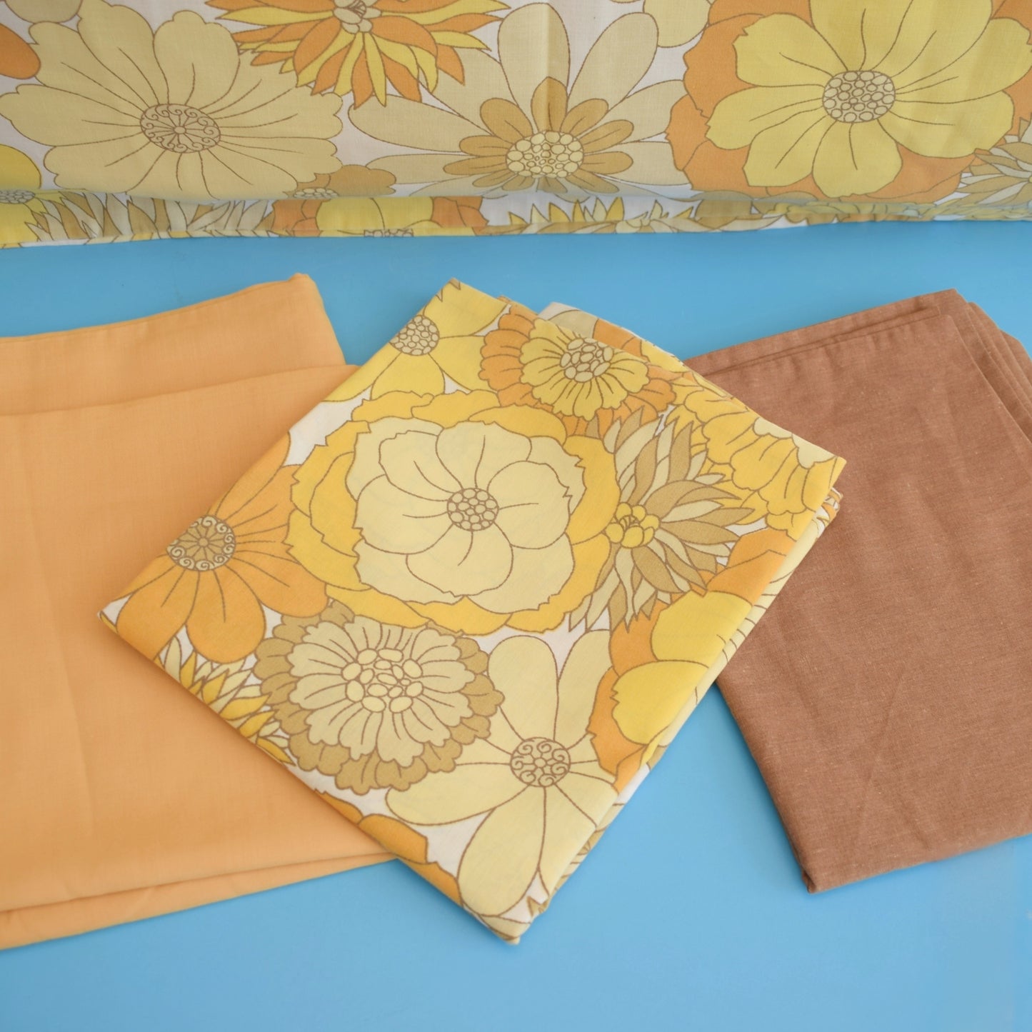 Vintage 1970s Bed Cover/Duvet - M&S - Flower Power - Yellow