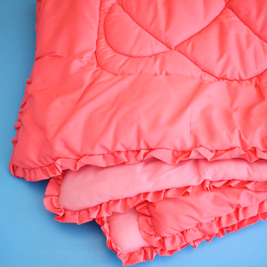 Vintage 1970s Eiderdown / Throw - Vibrant Pink