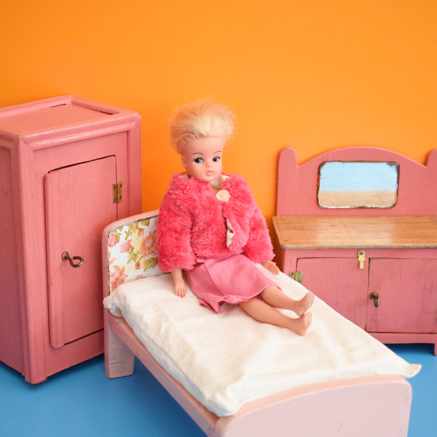 Vintage 1960s Handmade Sindy / Barbie Doll Bedroom Set