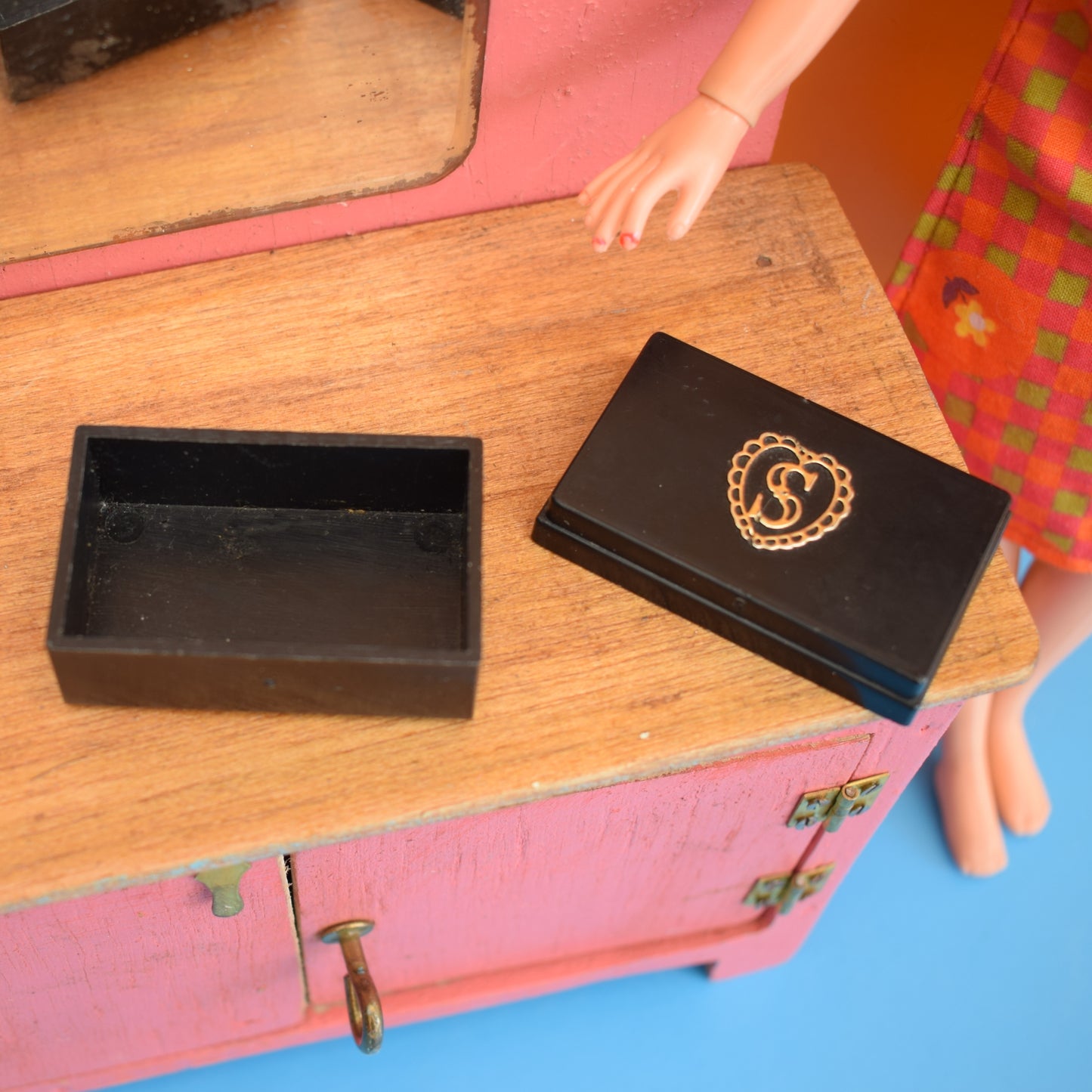 Vintage 1970s Sindy Doll Outfits/ Jewellery Box - Various .