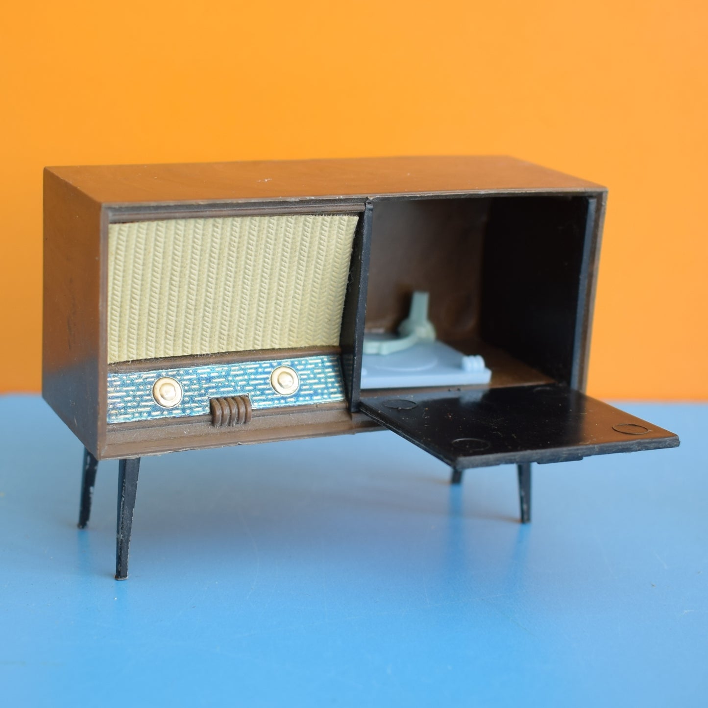 Vintage 1970s Dolls House Furniture / TVs / Record Player