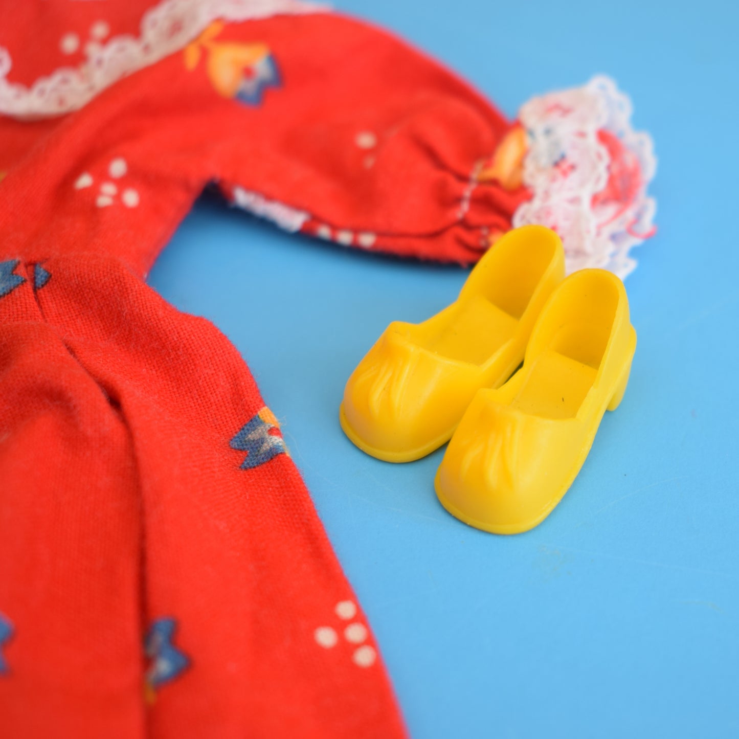 Vintage 1970s Sindy Style Dress/ Shoes