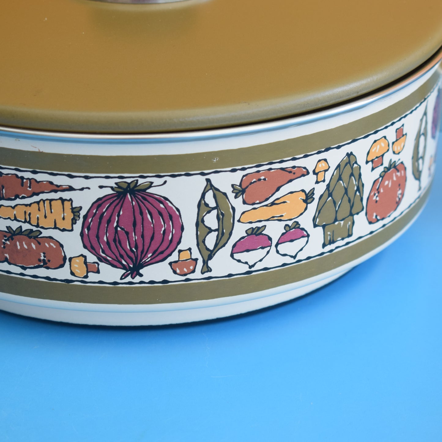 Vintage 1960s Enamel Saucepan - Stylized Vegetables