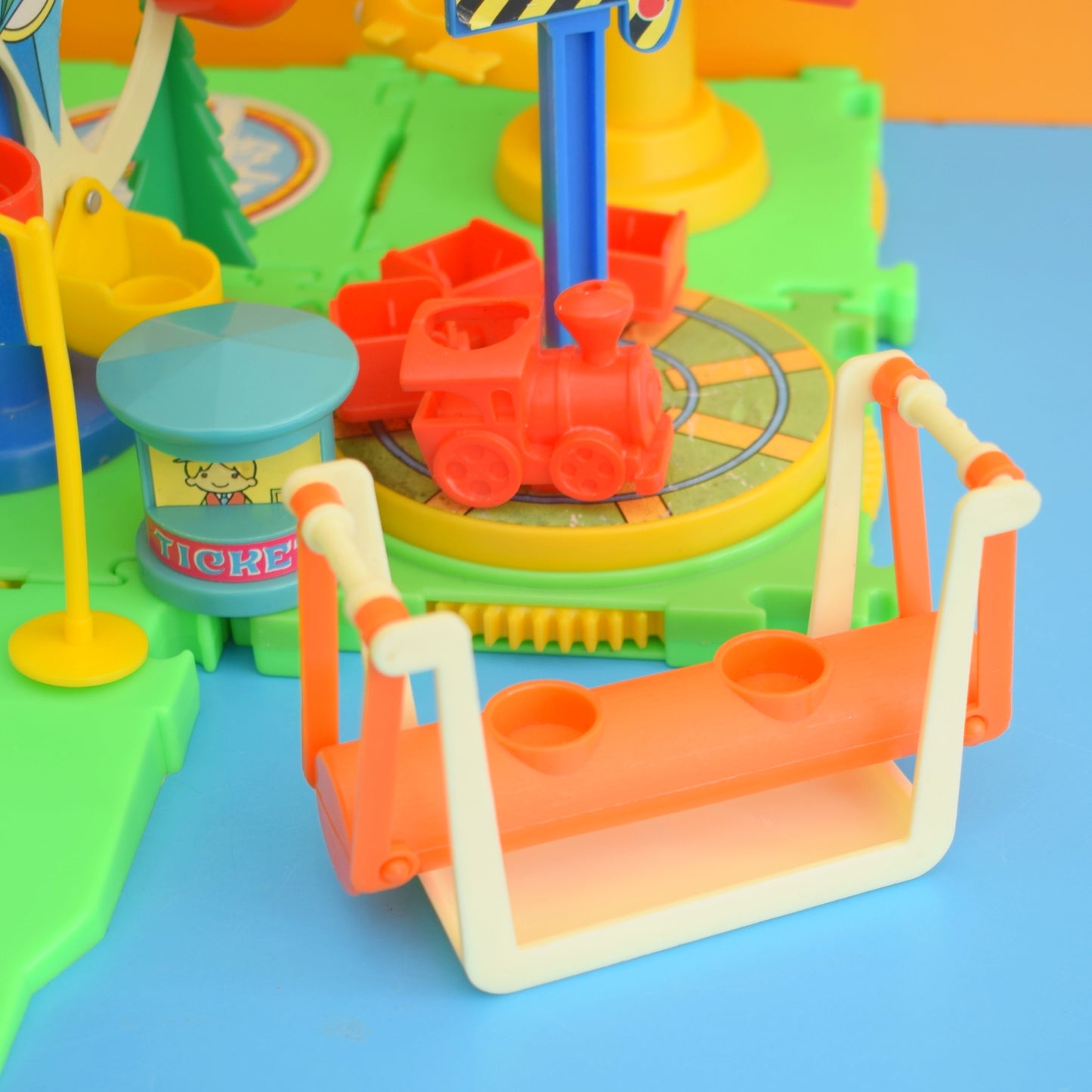 Vintage 1970s Merry-Go-Round Fairground Set Bandi – Pineapple