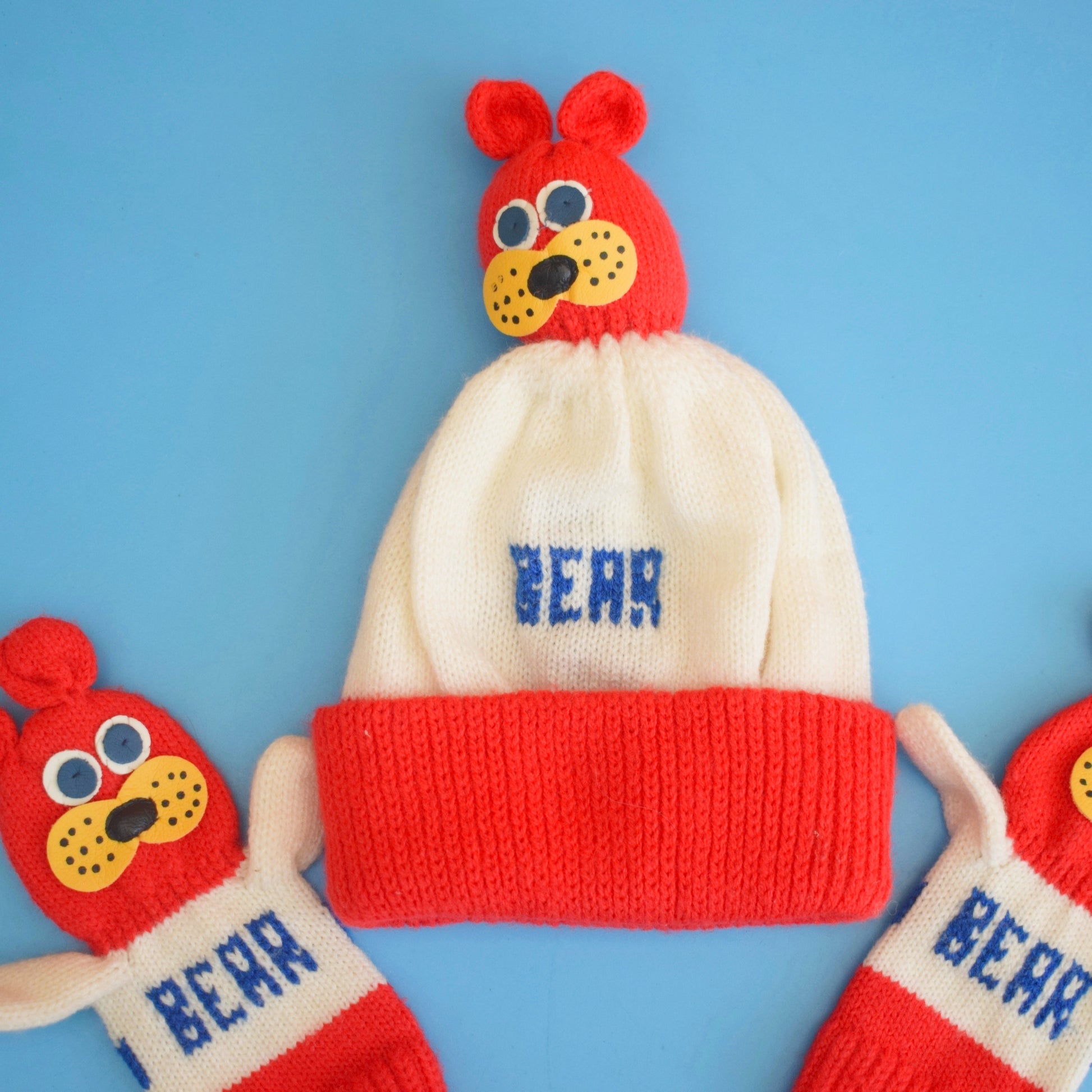 Vintage 1970s Knitted Mittens/ Hat - Kids - Bear by Vintage