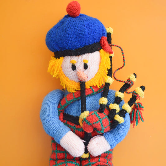 Vintage Knitted Bagpipe Player toy (Jean Greenhowe pattern)