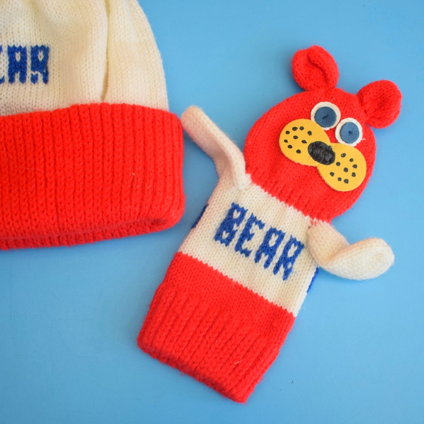 Vintage 1970s Knitted Mittens/ Hat - Kids - Bear by Vintage