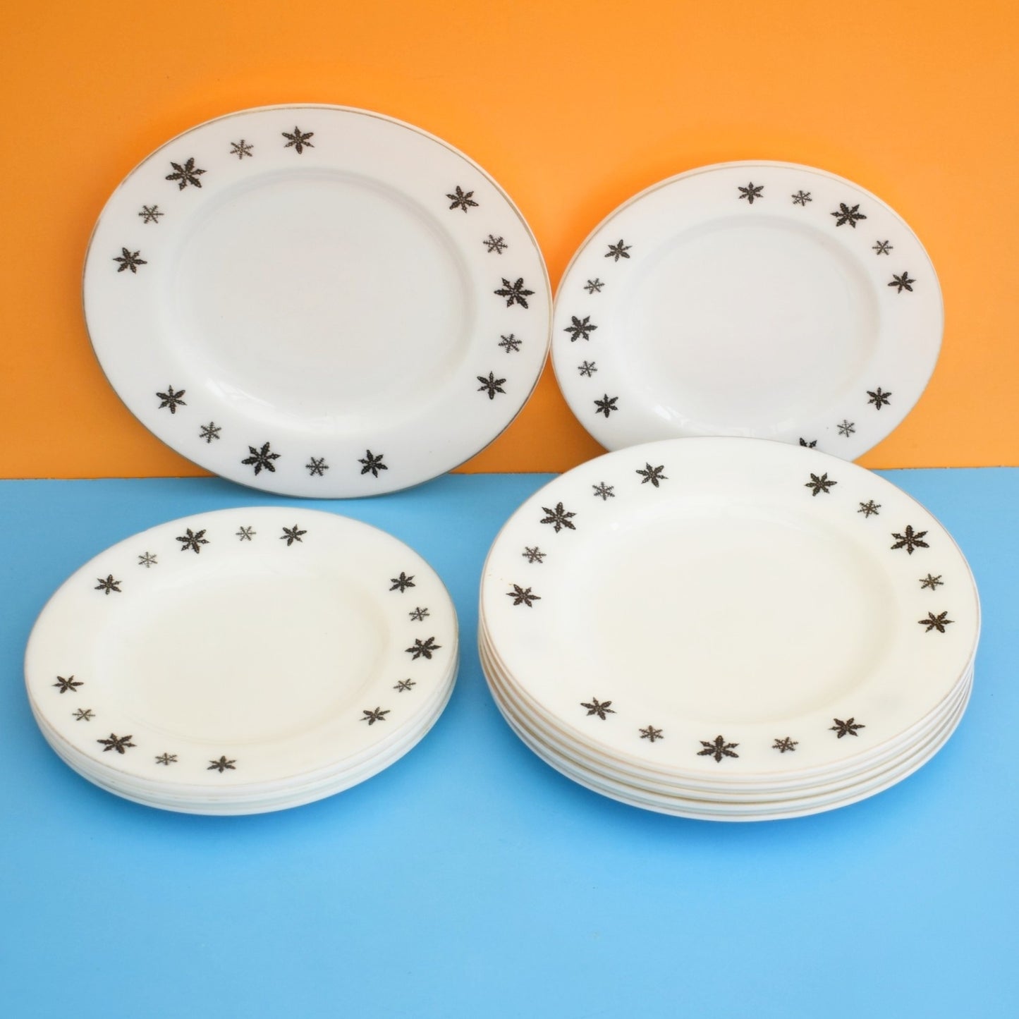 Vintage 1960s Pyrex Glass - Plates - Snowflake - Monochrome